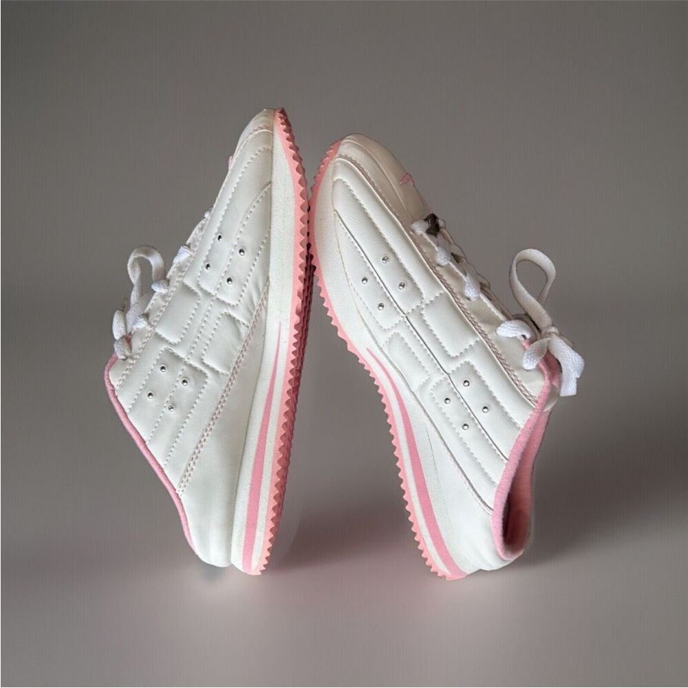 Nike Women's White and Pink Vintage Y2K Athletic Shoes